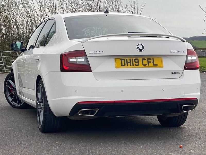 Used Skoda Octavia vRS 245 HP (180 kW) 2019 Candy white Hatchback