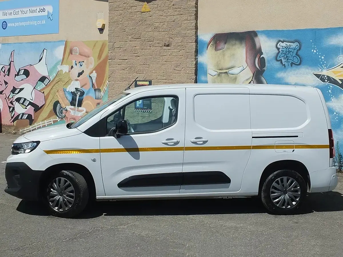 Used Peugeot Partner S 100 HP (73 kW) 2024 White MPV