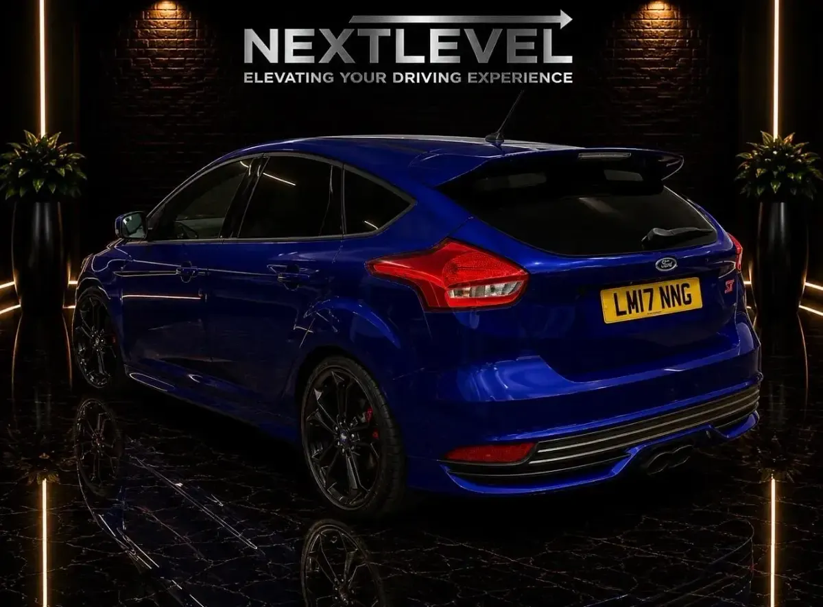 Used Ford Focus ST 250 HP (183 kW) 2017 Blue Hatchback