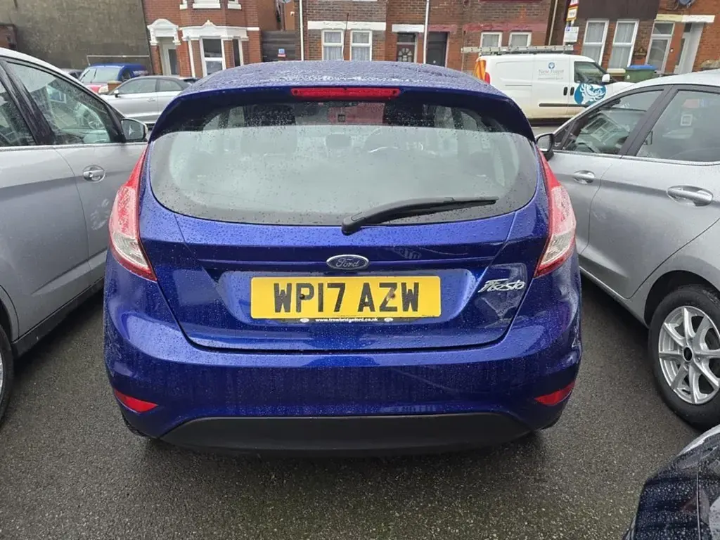 Usado Ford Fiesta Zetec 82 CV (60 kW) 2017 Azul Utilitario