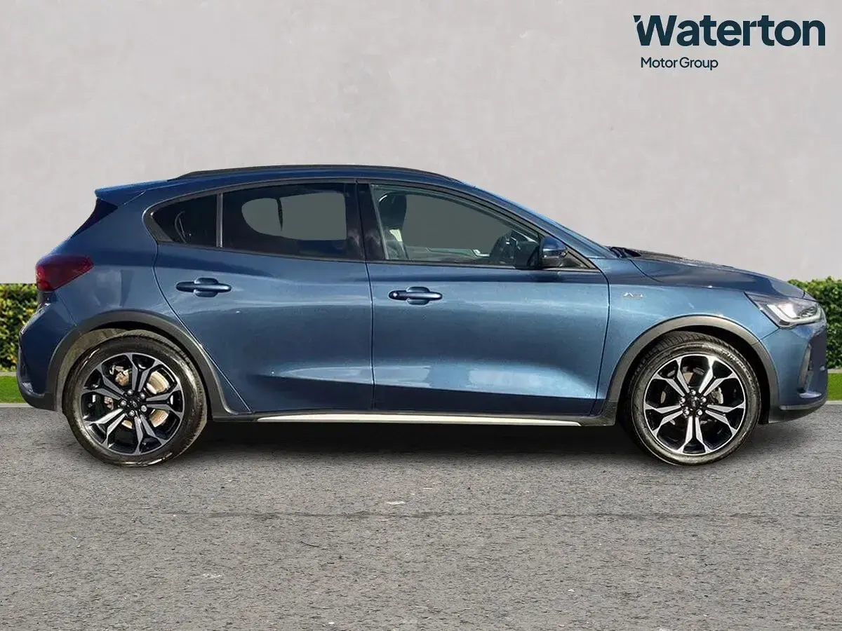 Used Ford Focus Active 125 HP (91 kW) 2022 Blue Hatchback