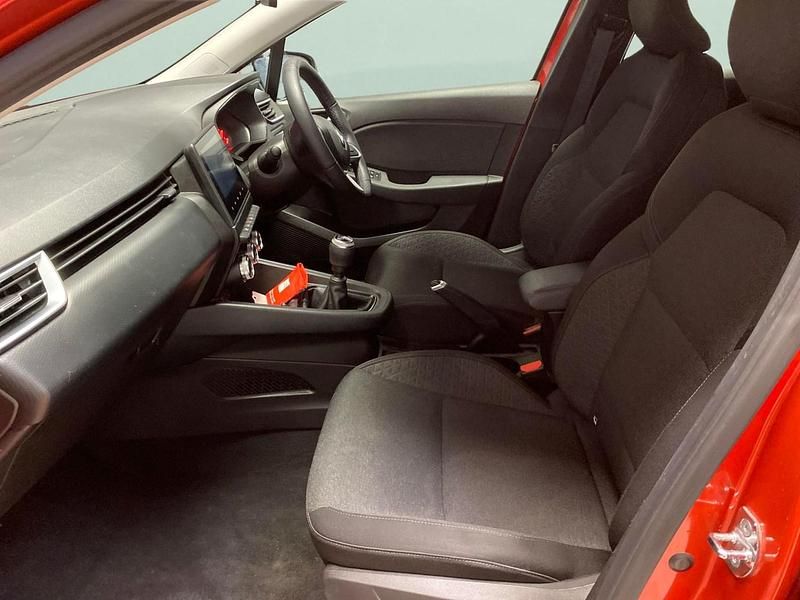 Used Renault Clio V Iconic 90 HP (66 kW) 2022 Red Hatchback