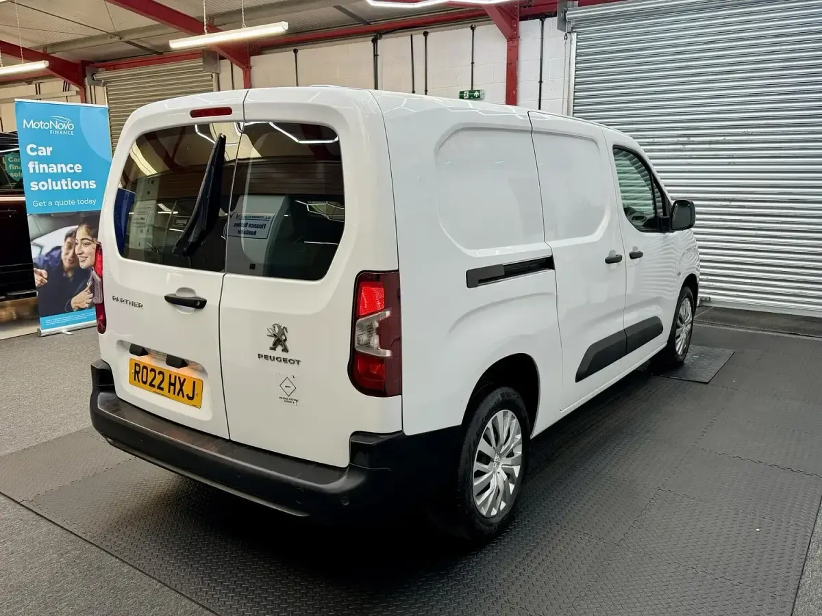 Used Peugeot Partner Premium 131 HP (96 kW) 2022 White MPV