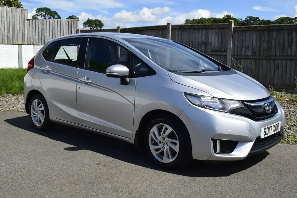 Used Honda Jazz SE 102 HP (75 kW) 2017 Silver Hatchback