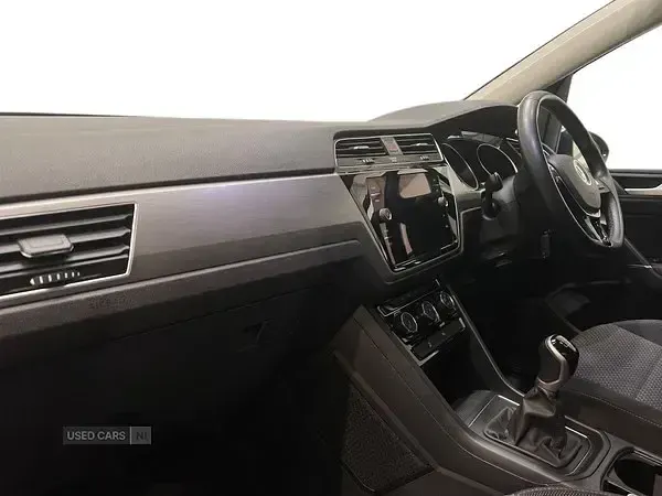 Używany VW Touran SE 150 KM (110 kW) 2022 Niebieski Minivan