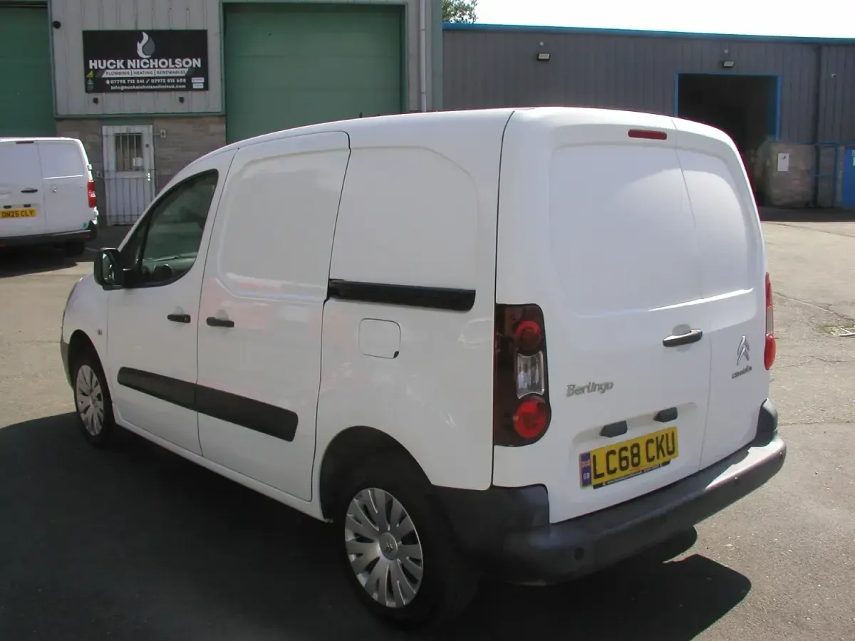Used Citroën Berlingo 100 HP (73 kW) 2018 White MPV