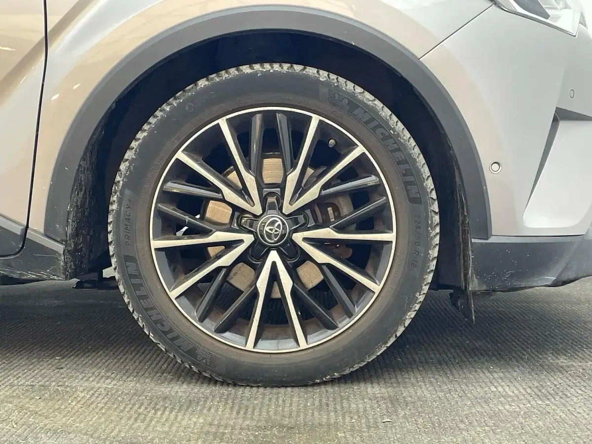 Used Toyota C-HR 122 HP (89 kW) 2018 Silver SUV