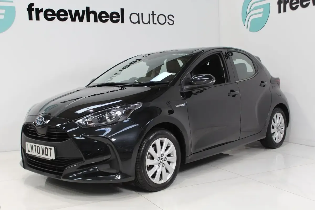 Usado Toyota Yaris Hybrid 2020 Negro Utilitario