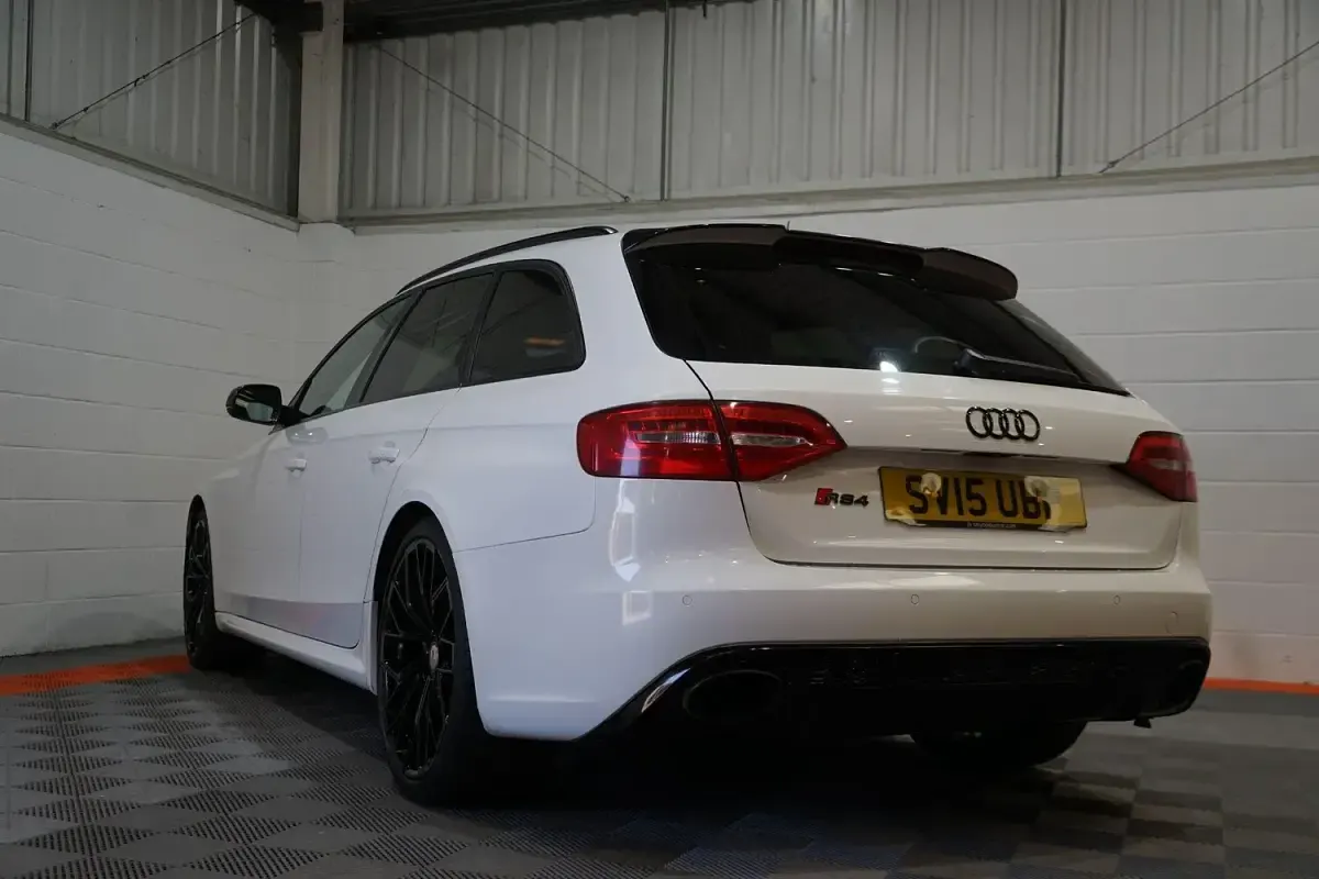 Used Audi RS4 Comfort 444 HP (326 kW) 2015 White Estate