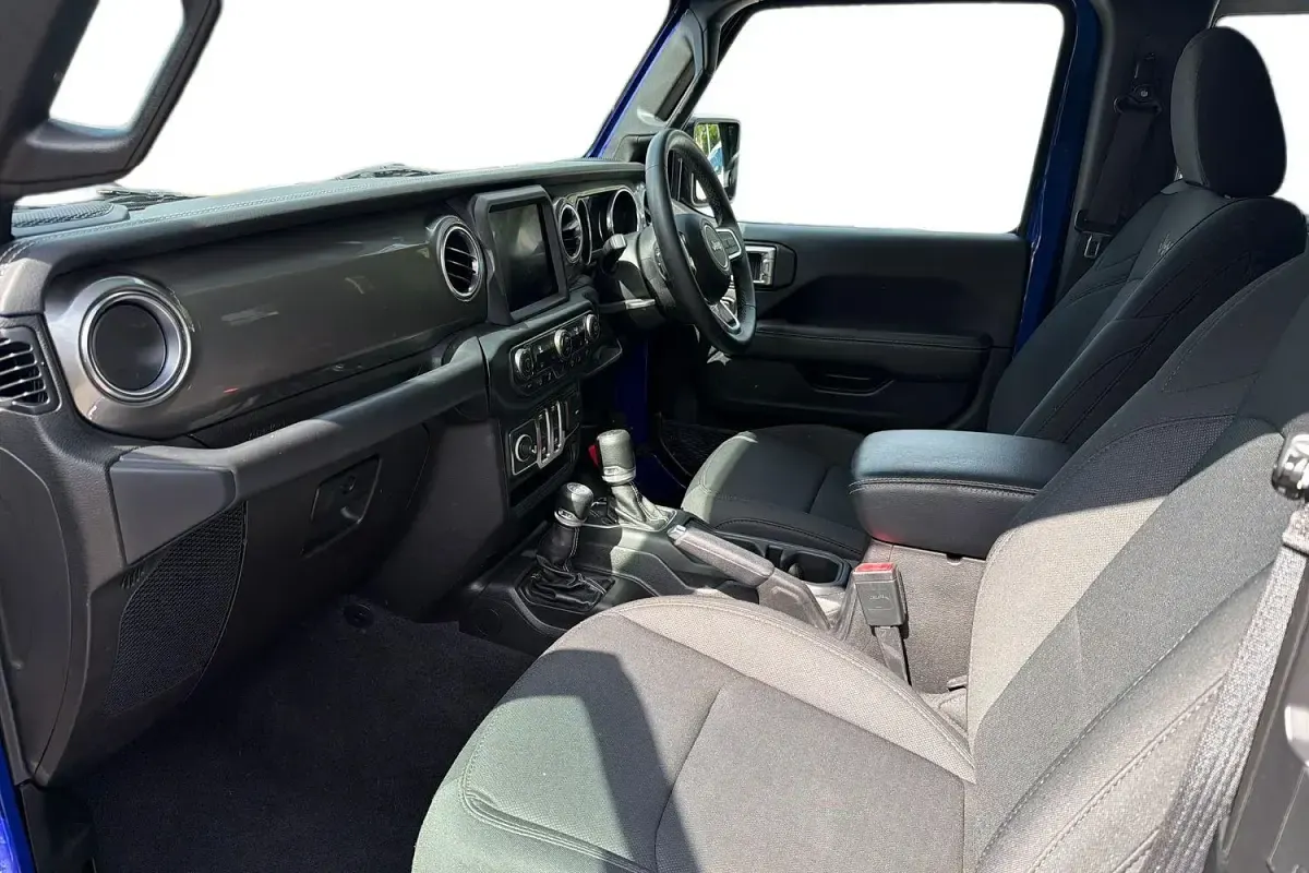 Used Jeep Wrangler Sahara 268 HP (197 kW) 2019 Blue SUV