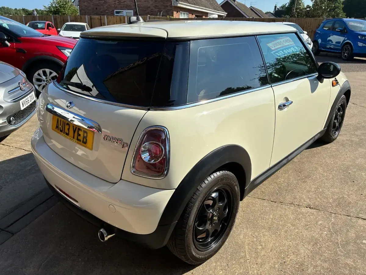 Used Mini Cooper D Hatch 2013 White Hatchback