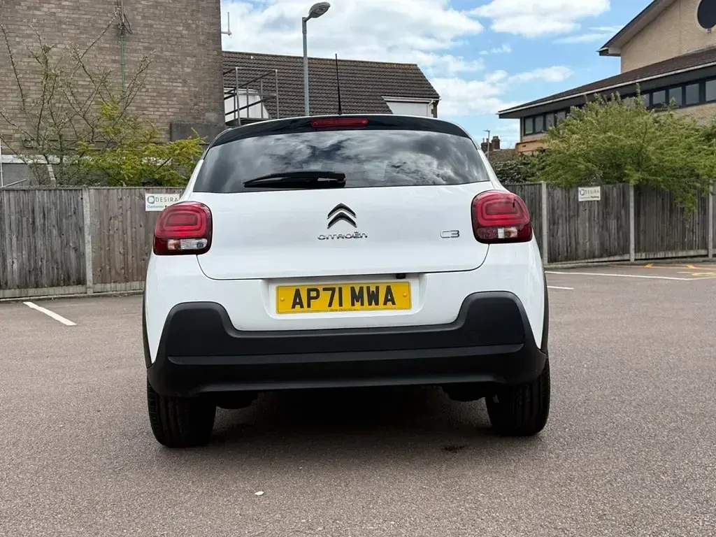 Used Citroën C3 PureTech 2022 Polar white Hatchback