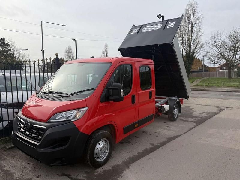 New Vauxhall Movano Edition 140 HP (102 kW) 2025 Red MPV