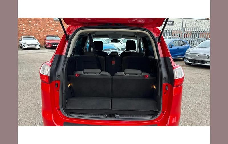 Used Ford Grand C-Max Titanium 125 HP (91 kW) 2017 Red MPV