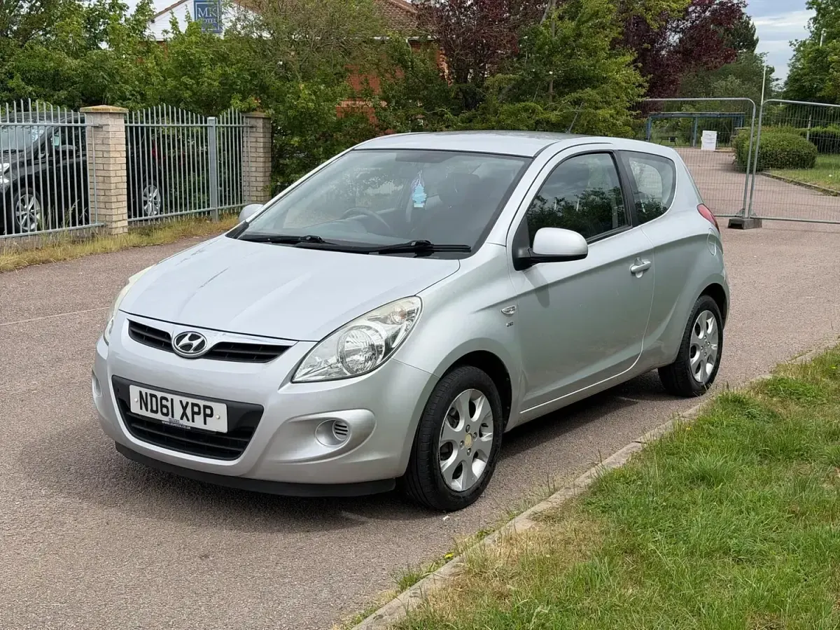 Used Hyundai i20 Comfort 2011 Silver Hatchback