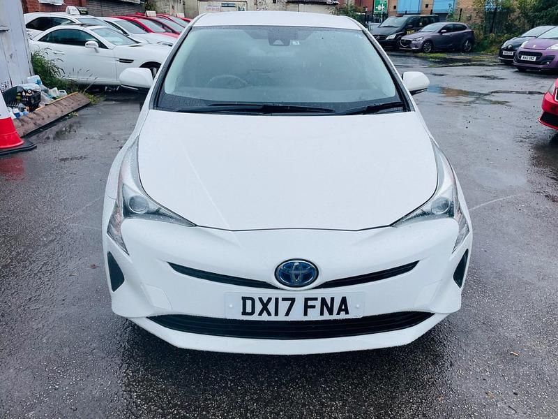 Used Toyota Prius 2017 White Hatchback