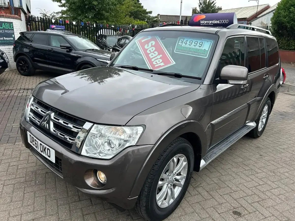 Used Mitsubishi Shogun 197 HP (144 kW) 2011 Brown SUV
