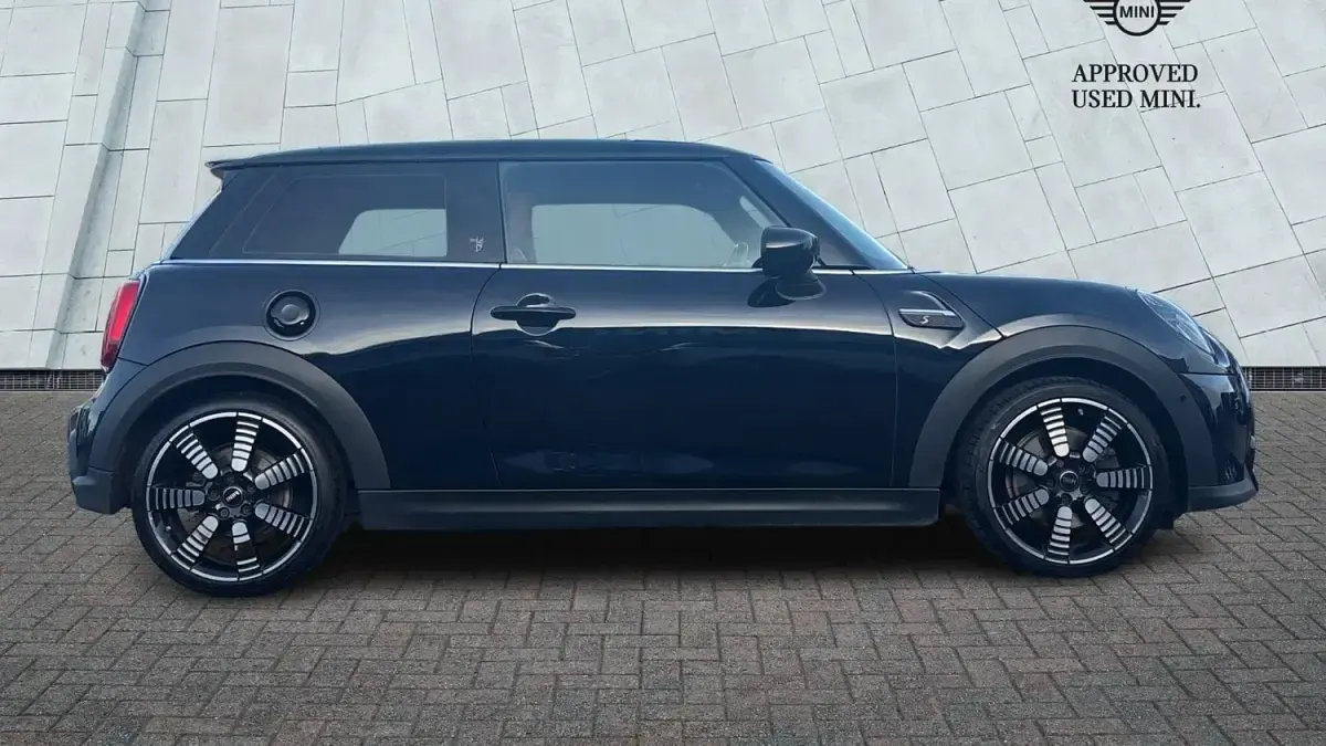 Używany Mini Cooper S Exclusive 176 KM (129 kW) 2022 Czarny Hatchback