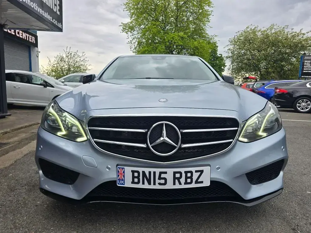 Usado Mercedes E350 AMG 258 HP (189 kW) 2015 Prateado Sedan