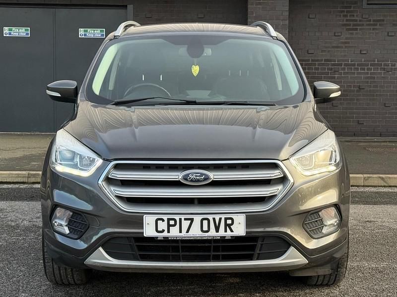 Begagnad Ford Kuga Titanium 182 HK (133 kW) 2017 Grå SUV