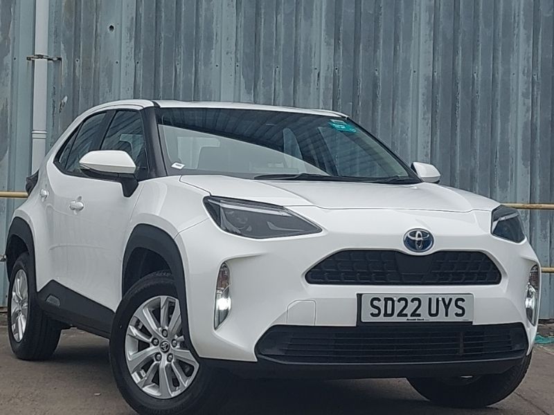 White Used 2022 Toyota Yaris Hybrid Estate | £18,298 (Good price) - Image 1/4