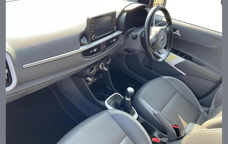 Used Kia Picanto X-Line 83 HP (61 kW) 2018 White Hatchback