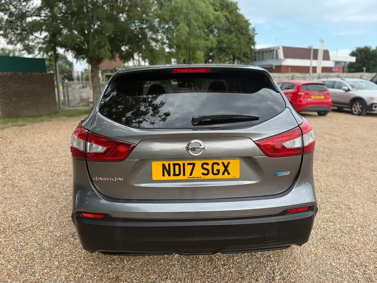 Used Nissan Qashqai N-Connecta 115 HP (84 kW) 2017 Grey SUV