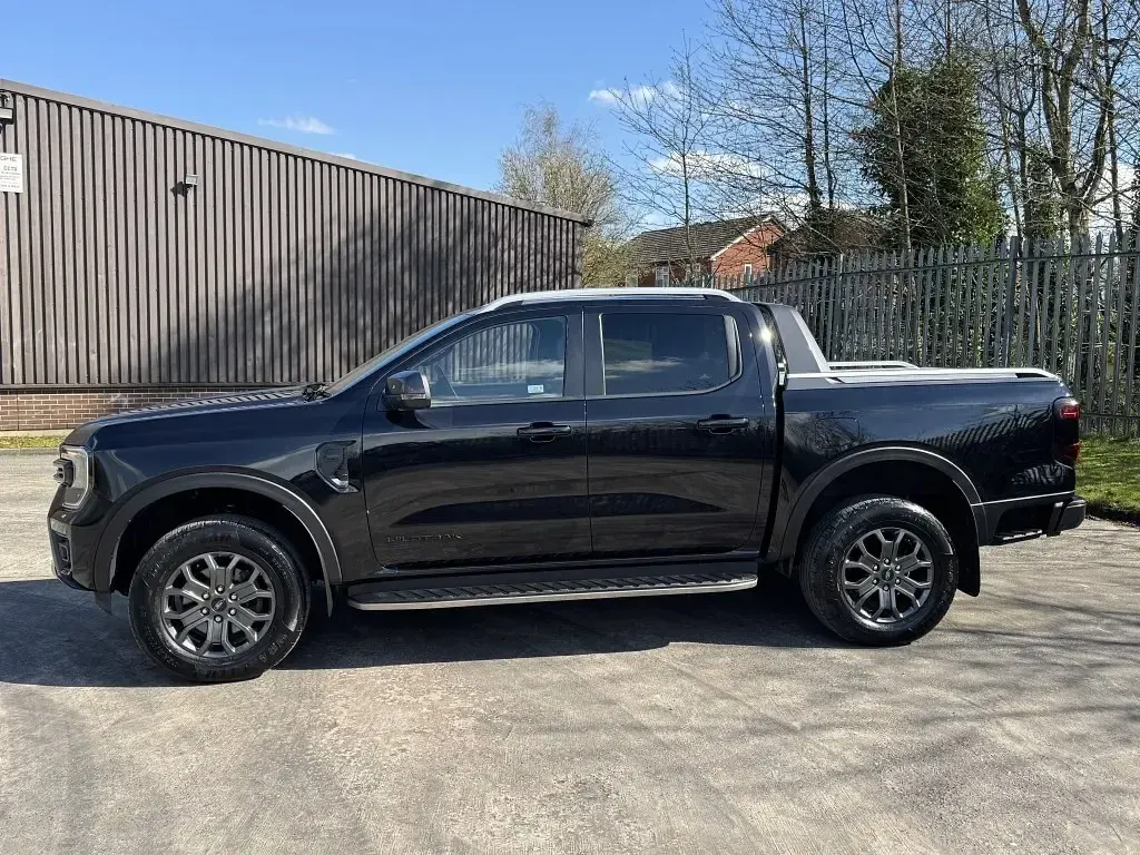 Begagnad Ford Ranger Wildtrack 2024 Svart Pickup