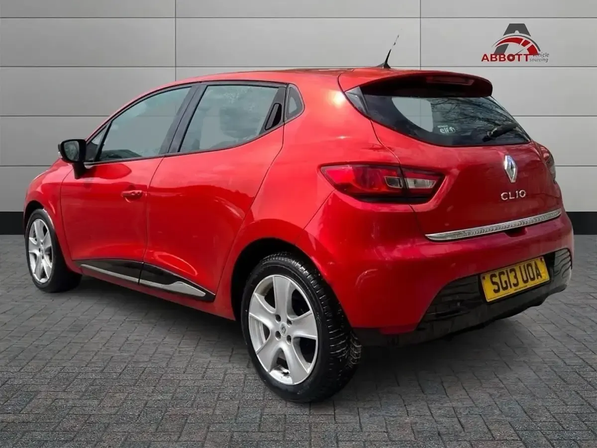 Used Renault Clio IV Dynamique 75 HP (55 kW) 2013 Red Hatchback