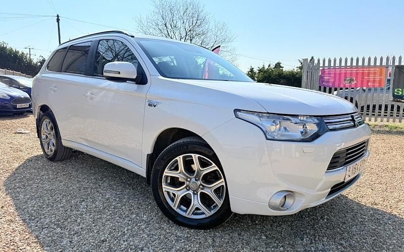 Used Mitsubishi Outlander P-HEV 121 HP (88 kW) 2015 Estate