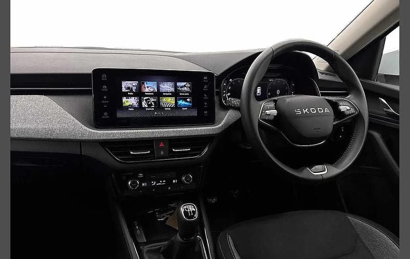 Used Skoda Kamiq SE 94 HP (69 kW) 2025 Moon white metallic SUV