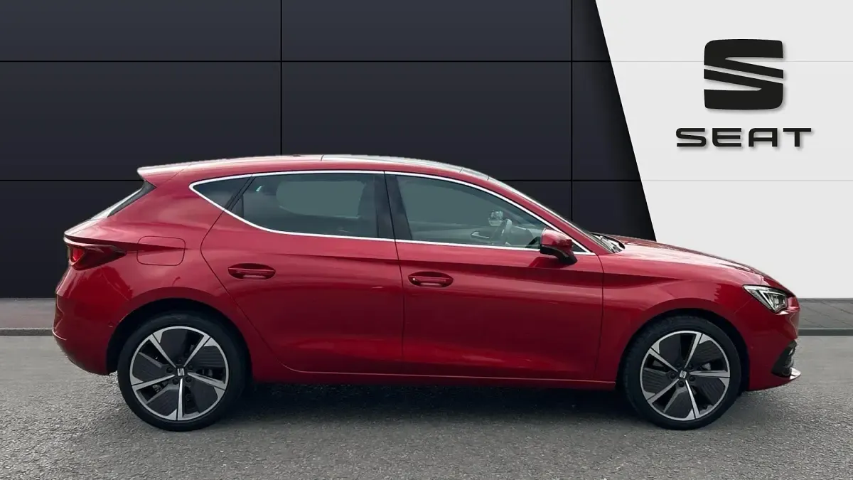 Used Seat Leon XCELLENCE Lux 190 HP (139 kW) 2021 Red Hatchback