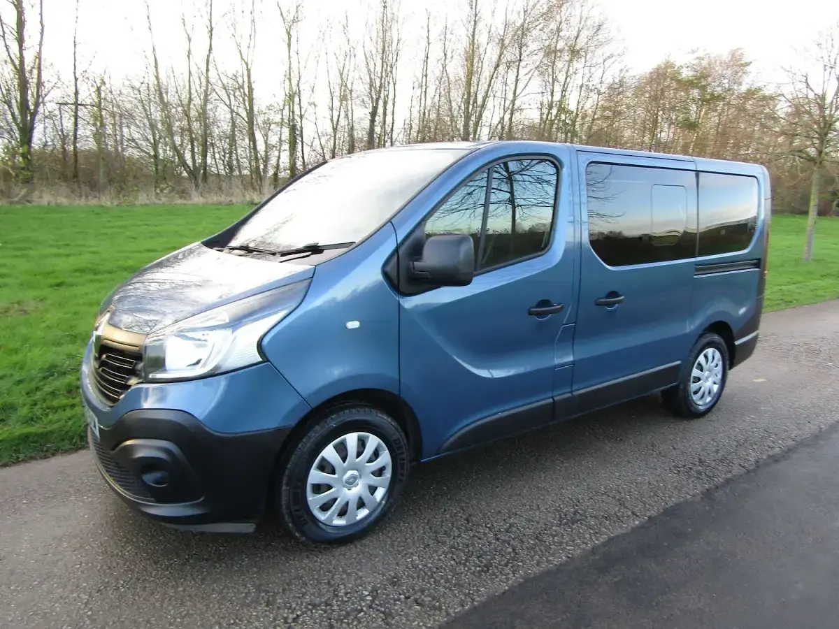 Used Renault Trafic 2019 Blue MPV