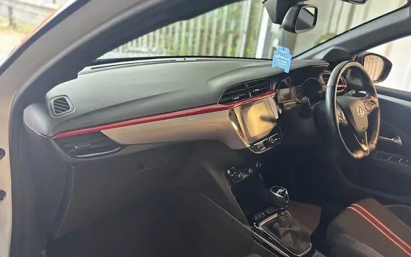 Usado Vauxhall Corsa SRi 101 HP (74 kW) 2020 Branco Citadino