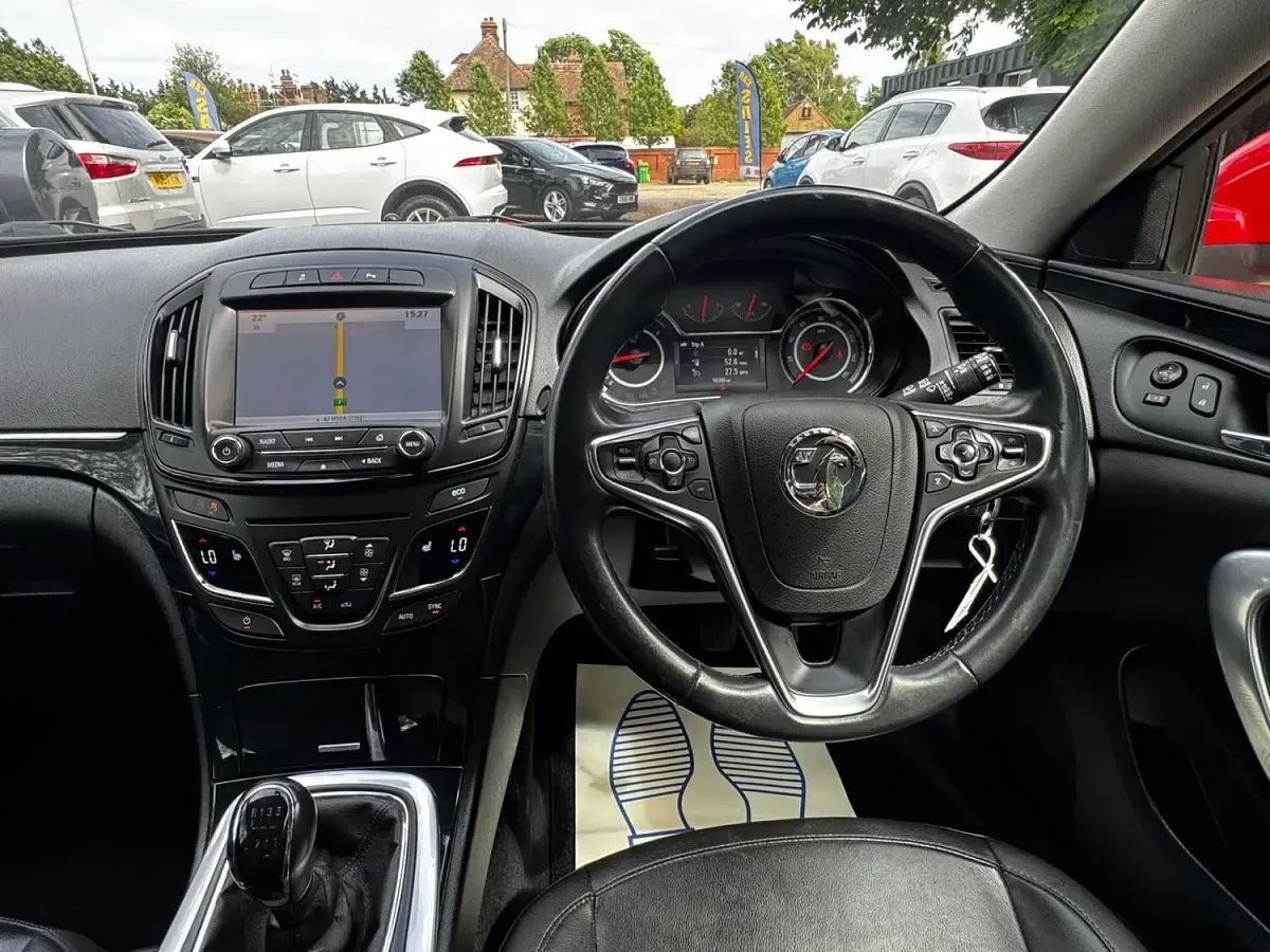 Used Vauxhall Insignia Elite 136 HP (100 kW) 2015 Red Hatchback