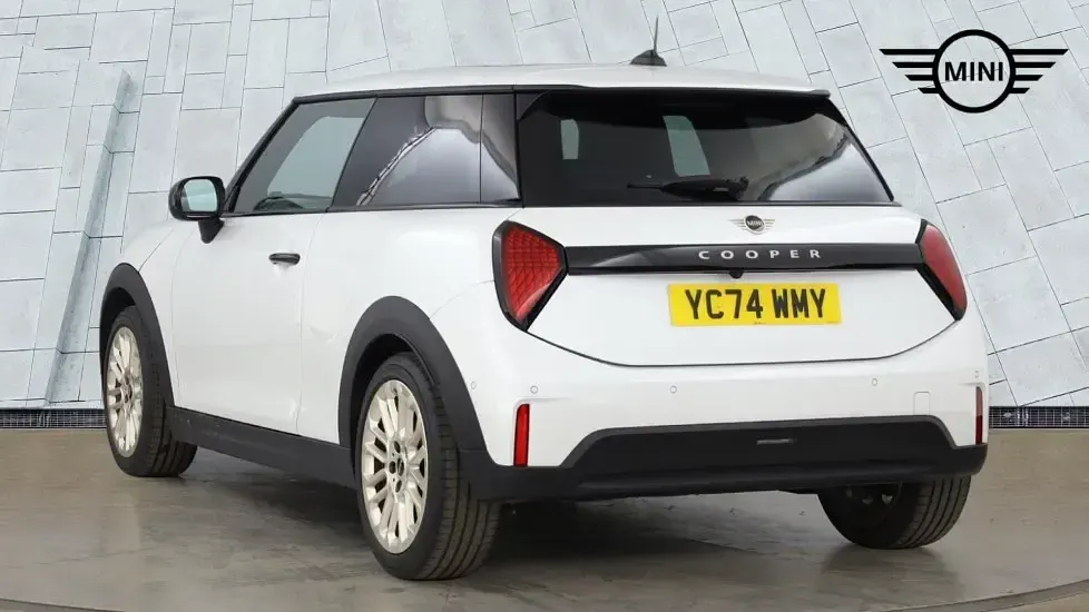 Used Mini Cooper Hatch 154 HP (113 kW) 2024 White Hatchback