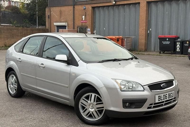 Silver Used 2006 Ford Focus Ghia Hatchback | £2,495 (Fair price) - Image 1/1