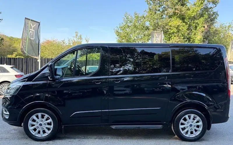 Used Ford Tourneo Custom Titanium 131 HP (96 kW) 2023 Van
