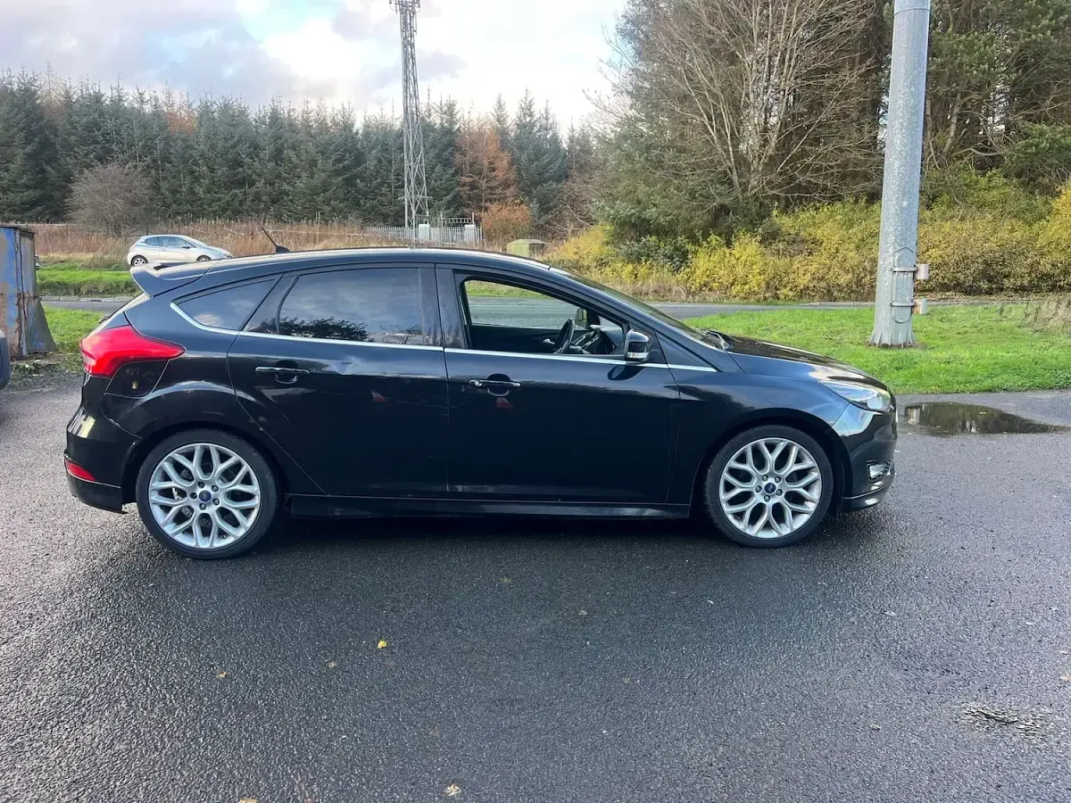 Used Ford Focus Zetec 120 HP (88 kW) 2015 Black Hatchback