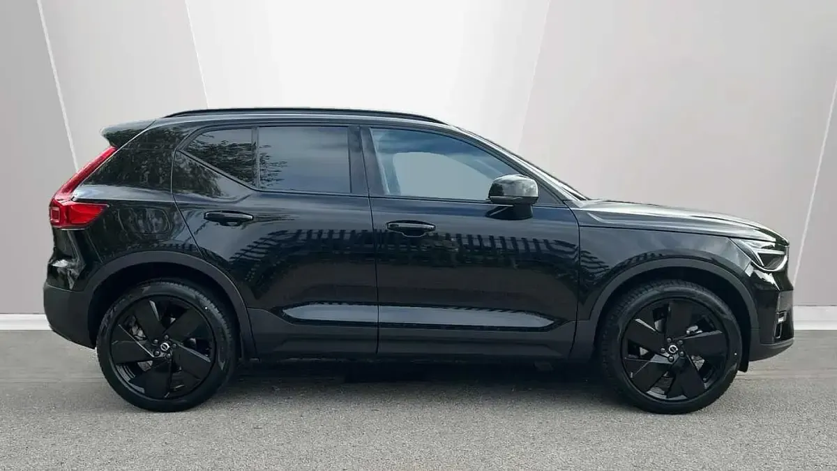 New Volvo XC40 Plus 2025 Black SUV