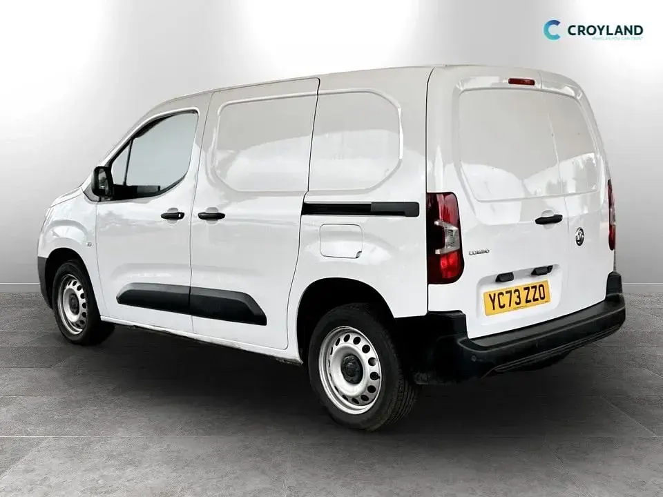 Second-hand Vauxhall Combo S 100 CP (73 kW) 2023 Alb Monovolum