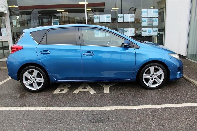 Used Toyota Auris Multidrive S 2014 Blue Hatchback