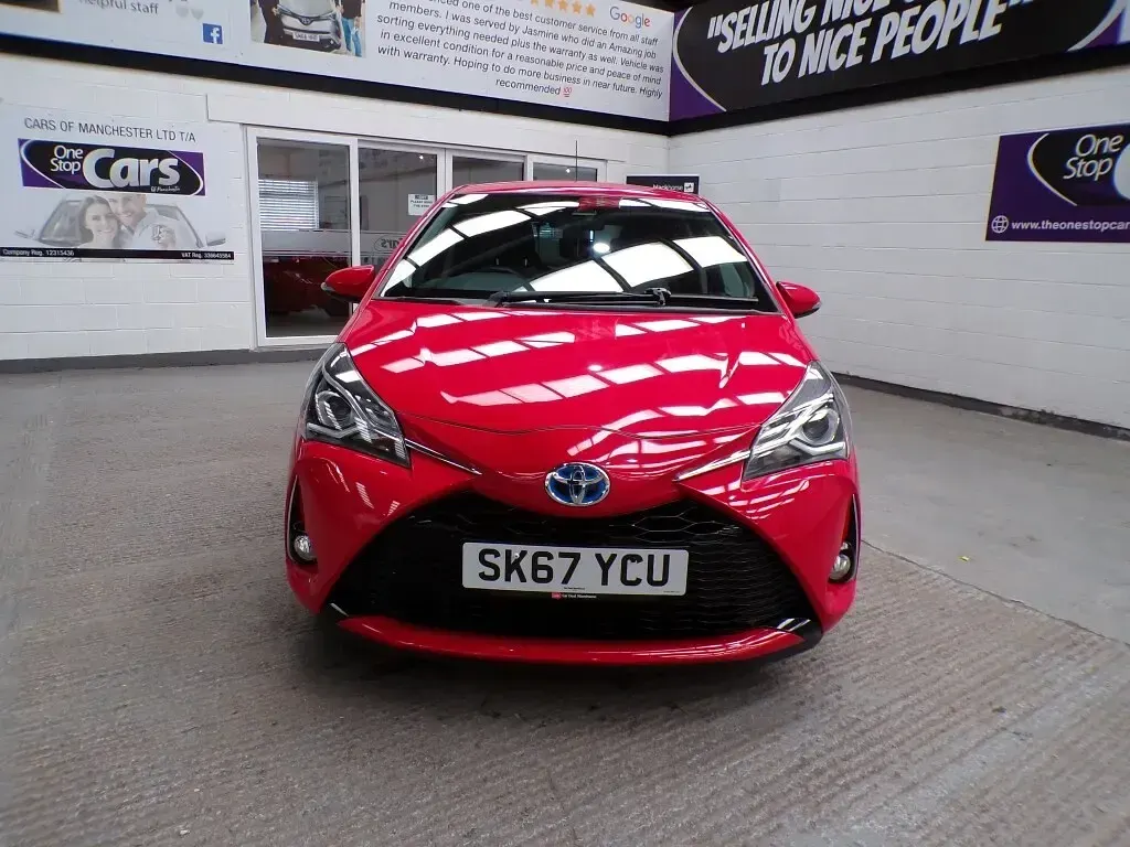 Used Toyota Yaris Hybrid Design 2017 Red Hatchback