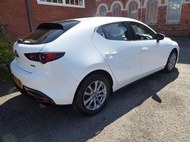 Begagnad Mazda 3 122 HK (89 kW) 2022 Vit Halvkombi