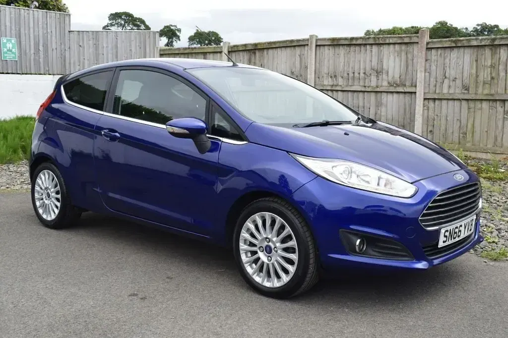 Used Ford Fiesta Zetec 82 HP (60 kW) 2016 Blue Hatchback
