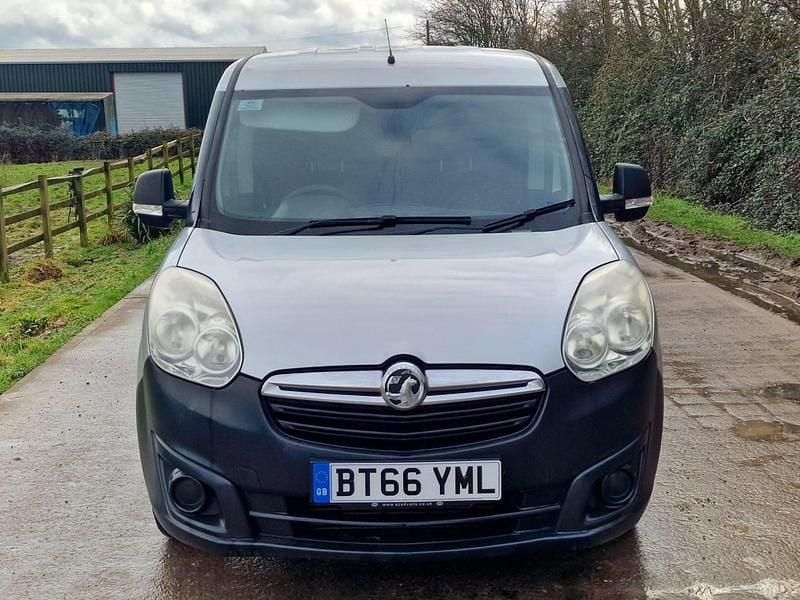 Used Vauxhall Combo 90 HP (66 kW) 2016 Silver MPV