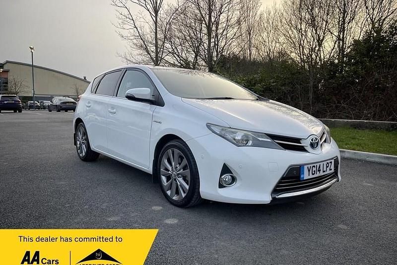 Used Toyota Auris Hybrid 136 HP (100 kW) 2014