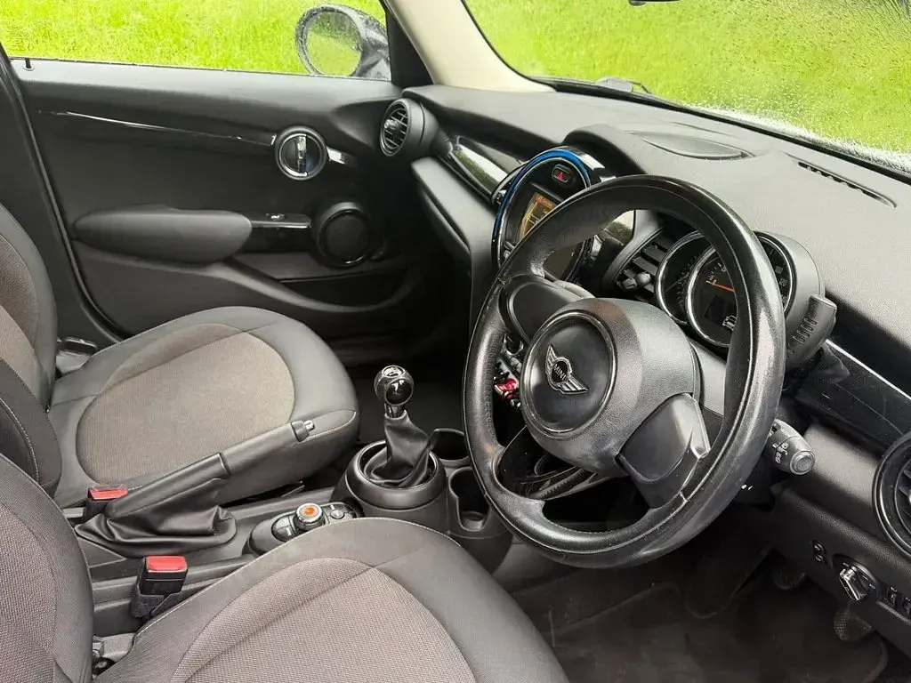 Used Mini Cooper Hatch 136 HP (100 kW) 2017 Silver Hatchback
