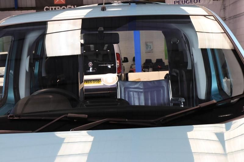 Usado Fiat Qubo Lounge 85 HP (62 kW) 2016 Verde Monovolume