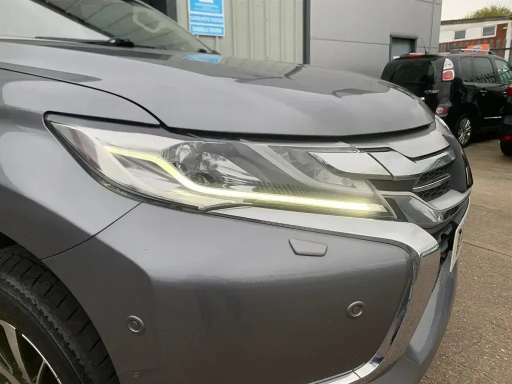 Second-hand Mitsubishi Shogun 2019 Gri SUV